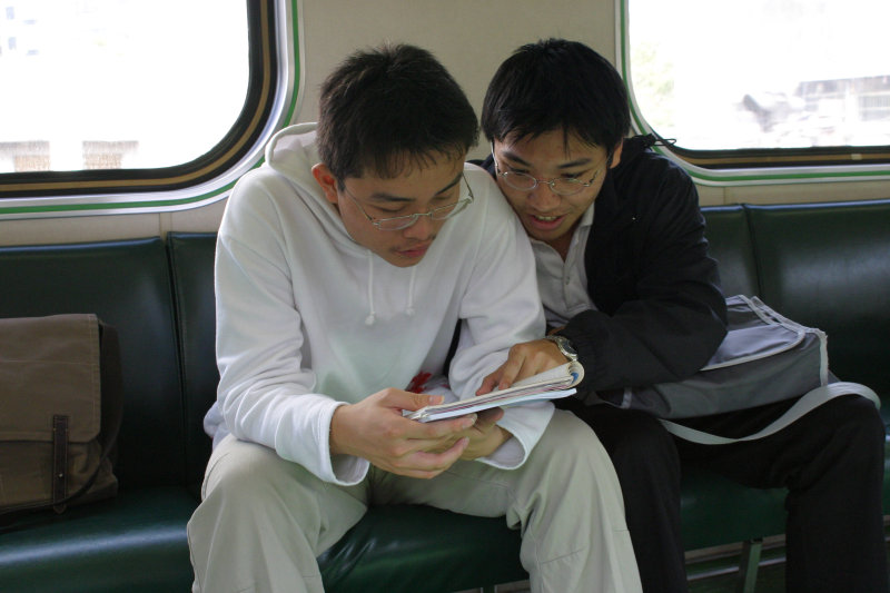 台灣鐵路旅遊攝影電車-區間車交談的旅客2006攝影照片11