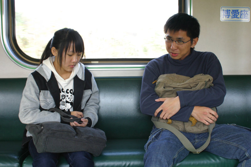 台灣鐵路旅遊攝影電車-區間車交談的旅客2006攝影照片17