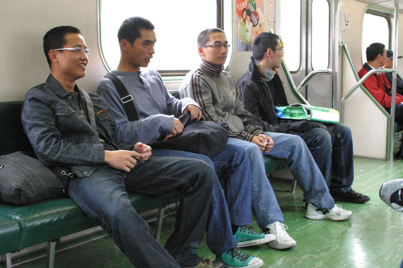 台灣鐵路旅遊攝影電車-區間車交談的旅客2006攝影照片32