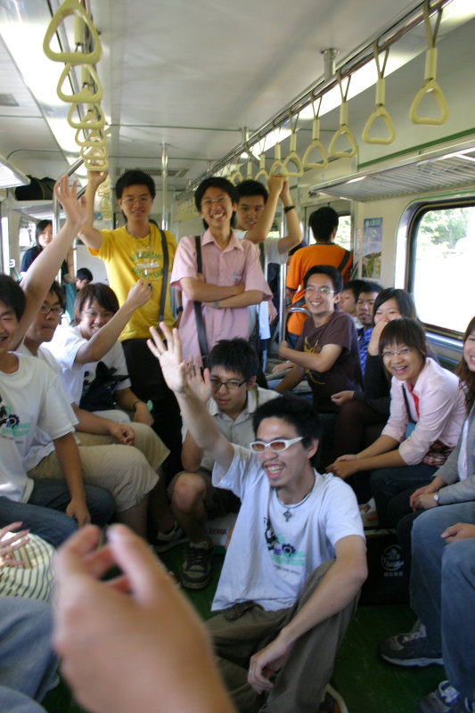 台灣鐵路旅遊攝影電車-區間車交談的旅客2006攝影照片51