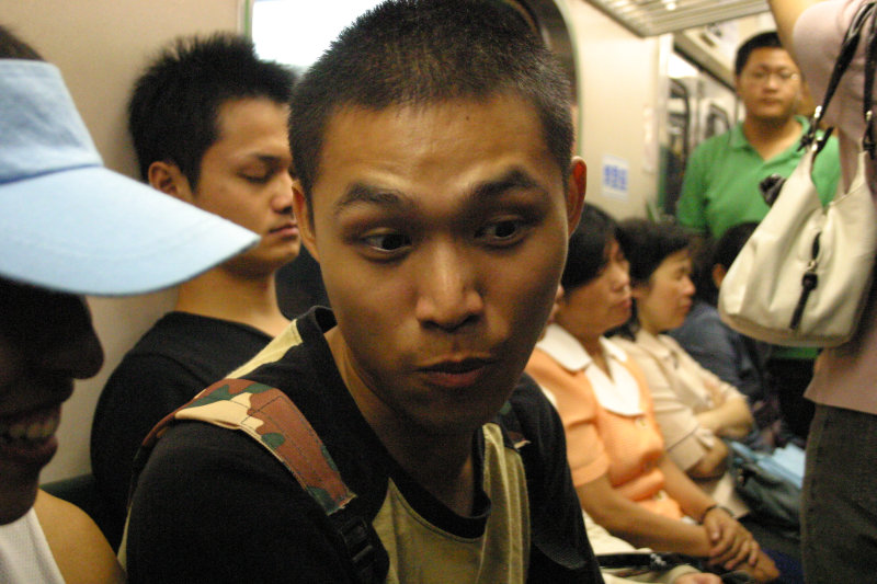 台灣鐵路旅遊攝影電車-區間車交談的旅客2006攝影照片101