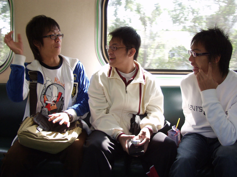 台灣鐵路旅遊攝影電車-區間車交談的旅客2006攝影照片155