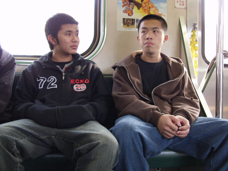 台灣鐵路旅遊攝影電車-區間車交談的旅客2006攝影照片161
