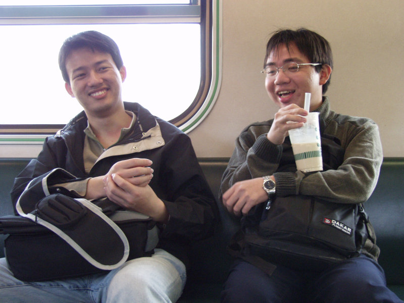 台灣鐵路旅遊攝影電車-區間車交談的旅客2006攝影照片172