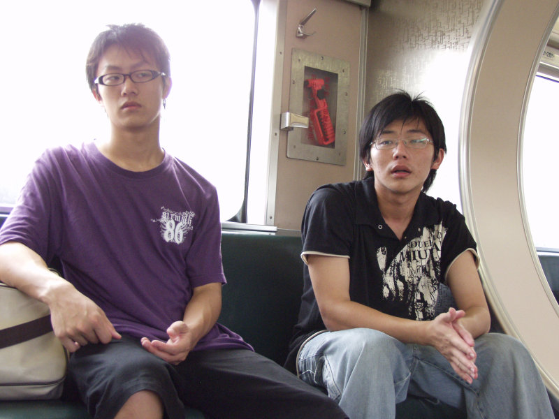 台灣鐵路旅遊攝影電車-區間車交談的旅客2006攝影照片209