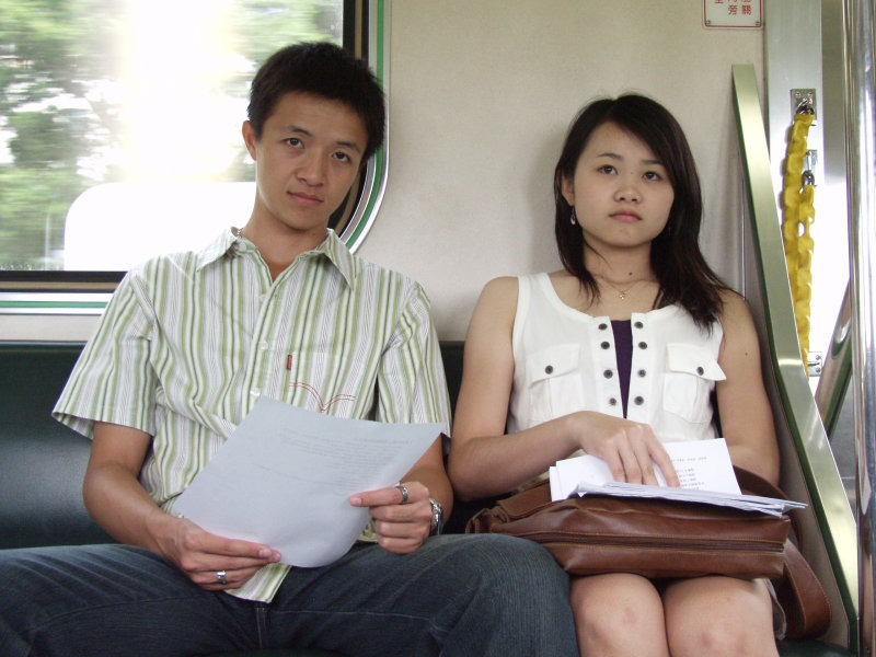台灣鐵路旅遊攝影電車-區間車交談的旅客2006攝影照片215
