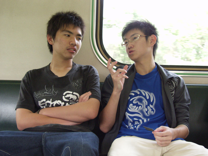 台灣鐵路旅遊攝影電車-區間車交談的旅客2006攝影照片227