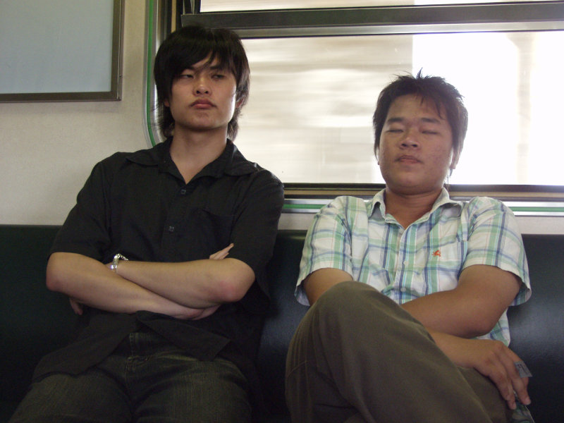 台灣鐵路旅遊攝影電車-區間車交談的旅客2006攝影照片262