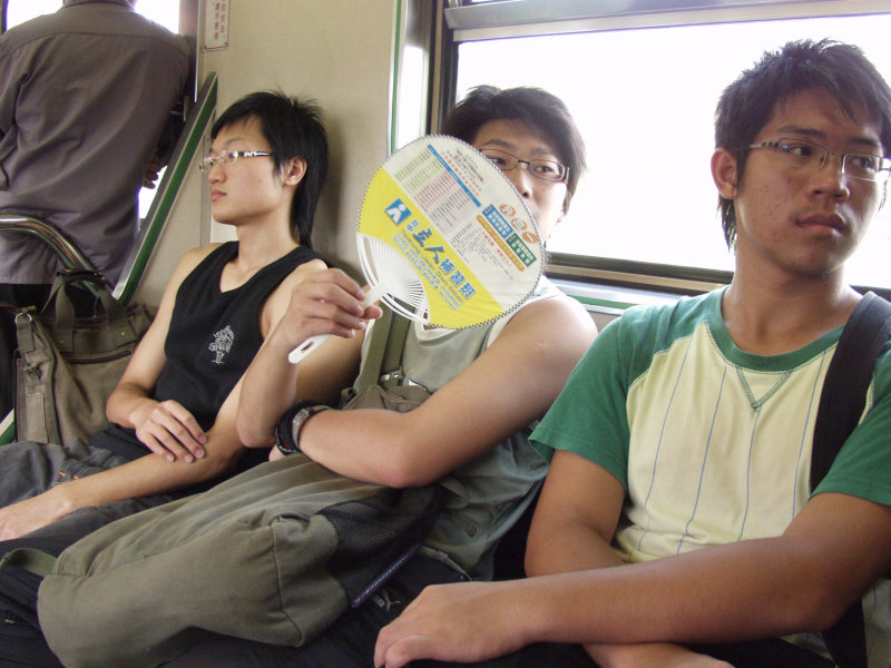 台灣鐵路旅遊攝影電車-區間車交談的旅客2006攝影照片288