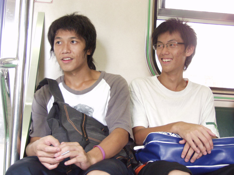 台灣鐵路旅遊攝影電車-區間車交談的旅客2006攝影照片307