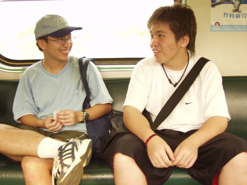台灣鐵路旅遊攝影電車-區間車交談的旅客2006攝影照片359