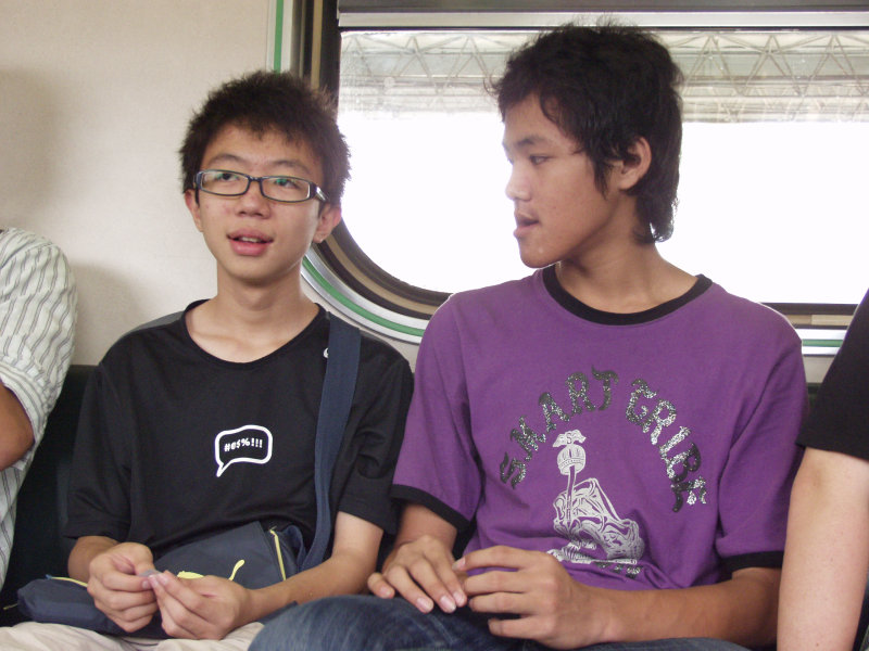 台灣鐵路旅遊攝影電車-區間車交談的旅客2006攝影照片361