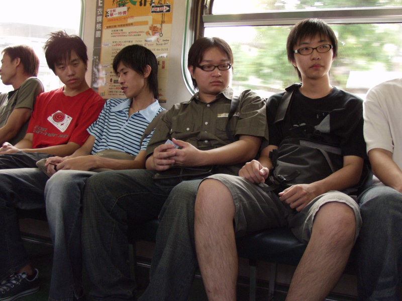台灣鐵路旅遊攝影電車-區間車交談的旅客2006攝影照片373