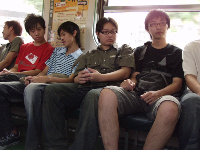 台灣鐵路旅遊攝影電車-區間車交談的旅客2006攝影照片374