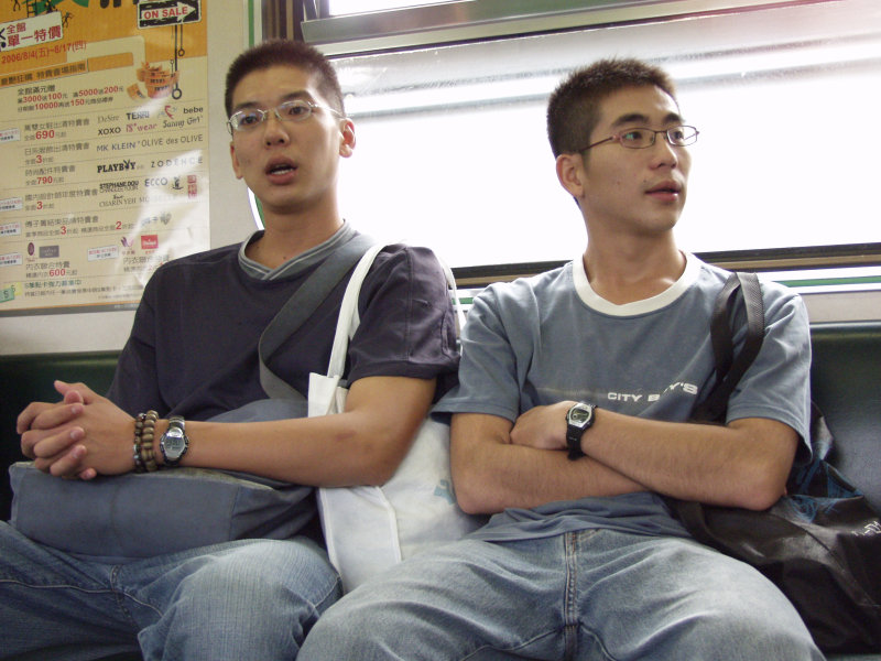 台灣鐵路旅遊攝影電車-區間車交談的旅客2006攝影照片376