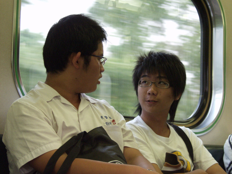 台灣鐵路旅遊攝影電車-區間車交談的旅客2006攝影照片420