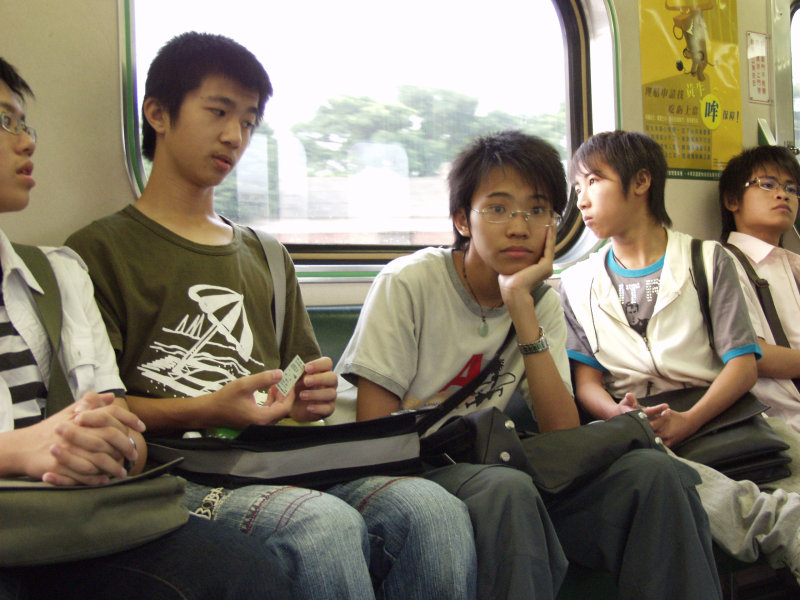 台灣鐵路旅遊攝影電車-區間車交談的旅客2006攝影照片428