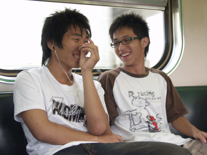 台灣鐵路旅遊攝影電車-區間車交談的旅客2006攝影照片453