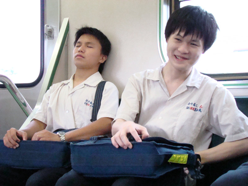 台灣鐵路旅遊攝影電車-區間車交談的旅客2007攝影照片55
