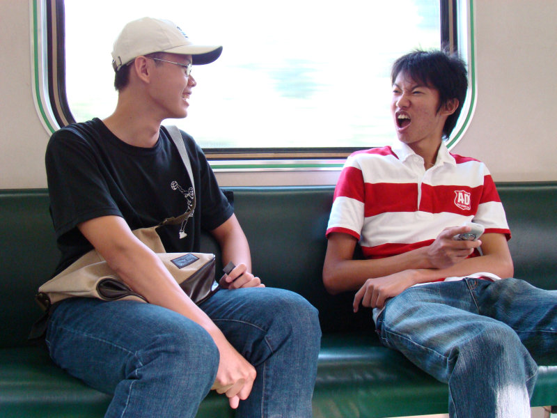 台灣鐵路旅遊攝影電車-區間車交談的旅客2007攝影照片112
