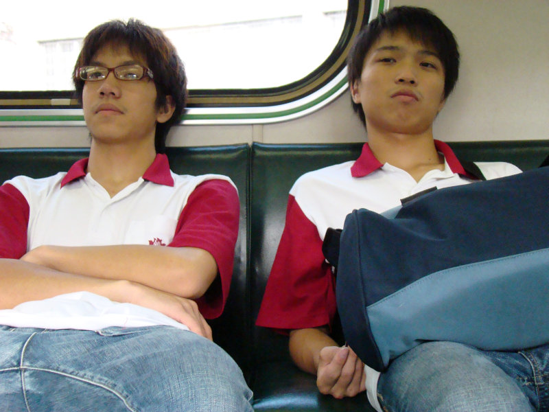 台灣鐵路旅遊攝影電車-區間車交談的旅客2007攝影照片119