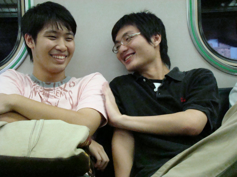 台灣鐵路旅遊攝影電車-區間車交談的旅客2007攝影照片146