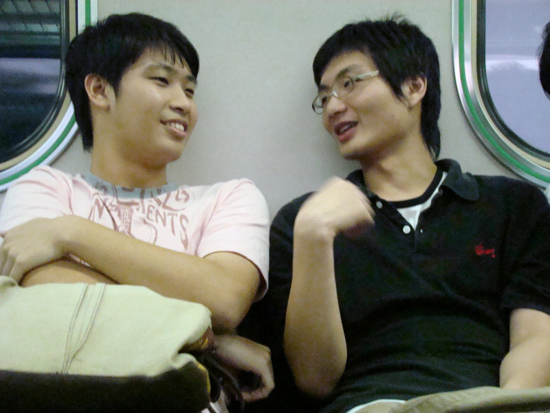 台灣鐵路旅遊攝影電車-區間車交談的旅客2007攝影照片150