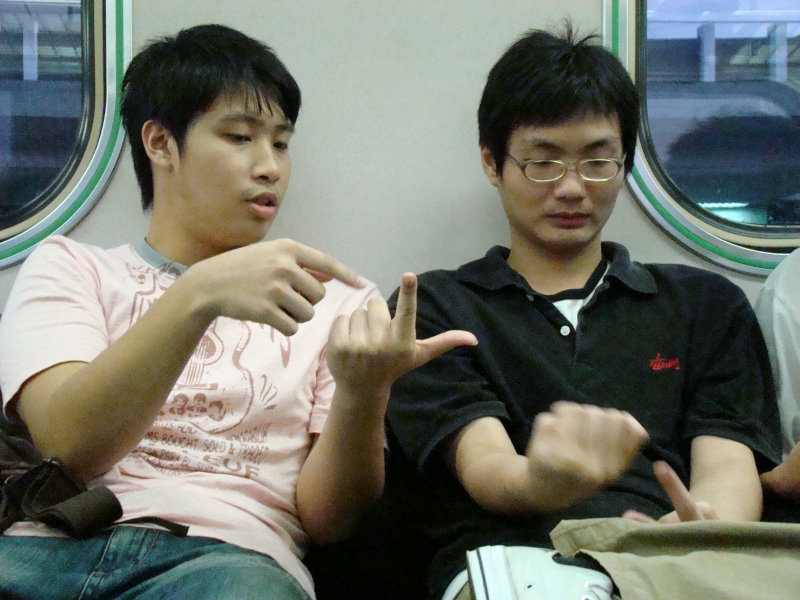 台灣鐵路旅遊攝影電車-區間車交談的旅客2007攝影照片152