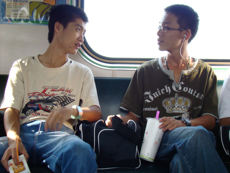 台灣鐵路旅遊攝影電車-區間車交談的旅客2007攝影照片161