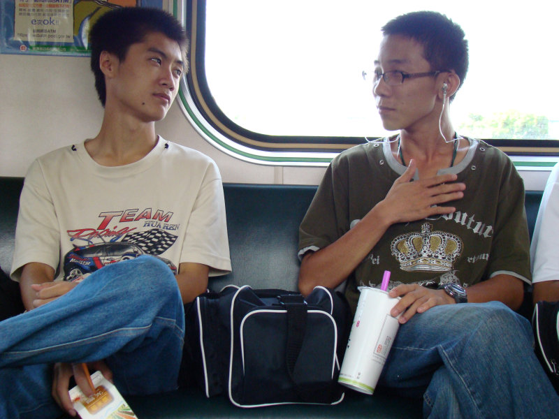 台灣鐵路旅遊攝影電車-區間車交談的旅客2007攝影照片163