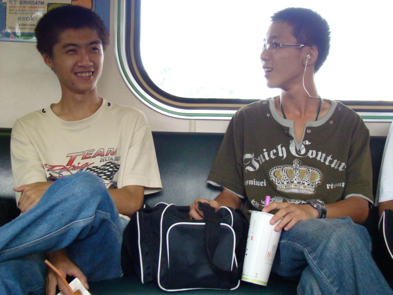 台灣鐵路旅遊攝影電車-區間車交談的旅客2007攝影照片166
