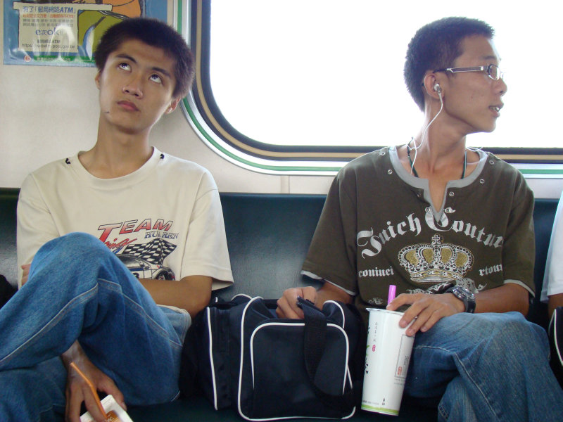 台灣鐵路旅遊攝影電車-區間車交談的旅客2007攝影照片168