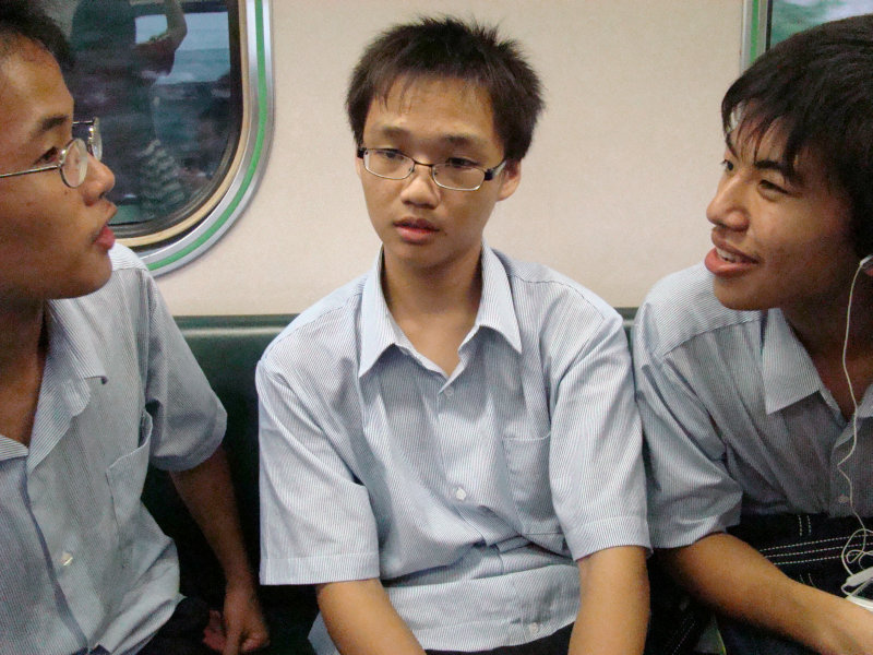台灣鐵路旅遊攝影電車-區間車交談的旅客2007攝影照片204