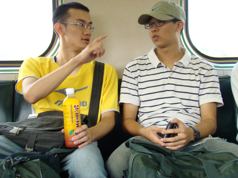 台灣鐵路旅遊攝影電車-區間車交談的旅客2007攝影照片207