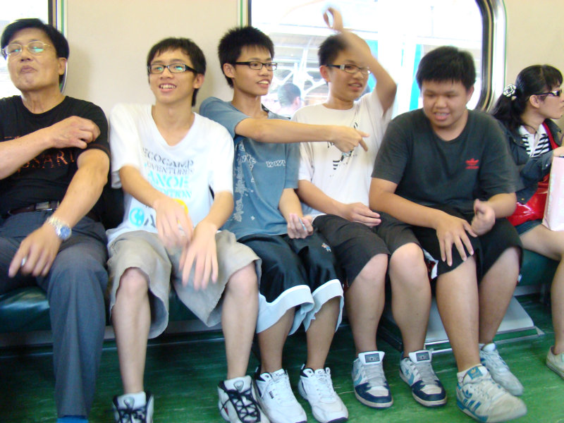 台灣鐵路旅遊攝影電車-區間車交談的旅客2007攝影照片235