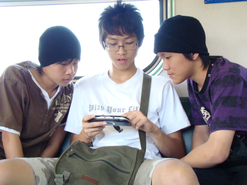 台灣鐵路旅遊攝影電車-區間車交談的旅客2007攝影照片259