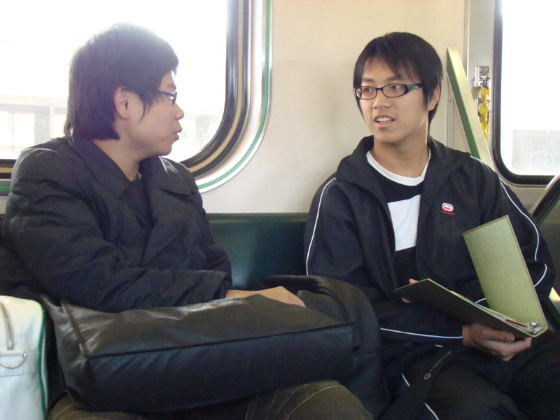 台灣鐵路旅遊攝影電車-區間車交談的旅客2007攝影照片266
