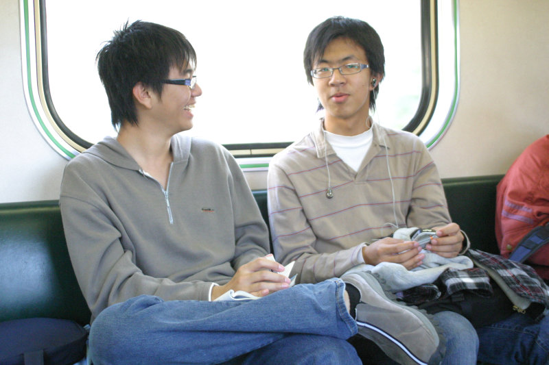 台灣鐵路旅遊攝影電車-區間車交談的旅客2007攝影照片271