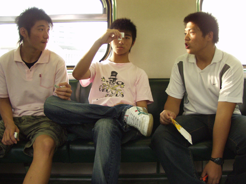 台灣鐵路旅遊攝影電車-區間車交談的旅客2007攝影照片421