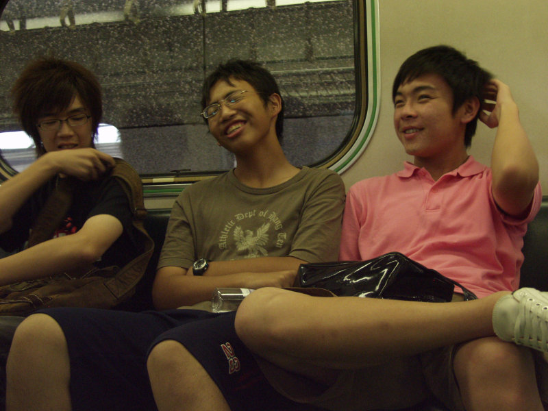 台灣鐵路旅遊攝影電車-區間車交談的旅客2007攝影照片493