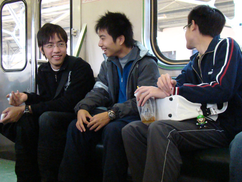 台灣鐵路旅遊攝影電車-區間車交談的旅客2008攝影照片16