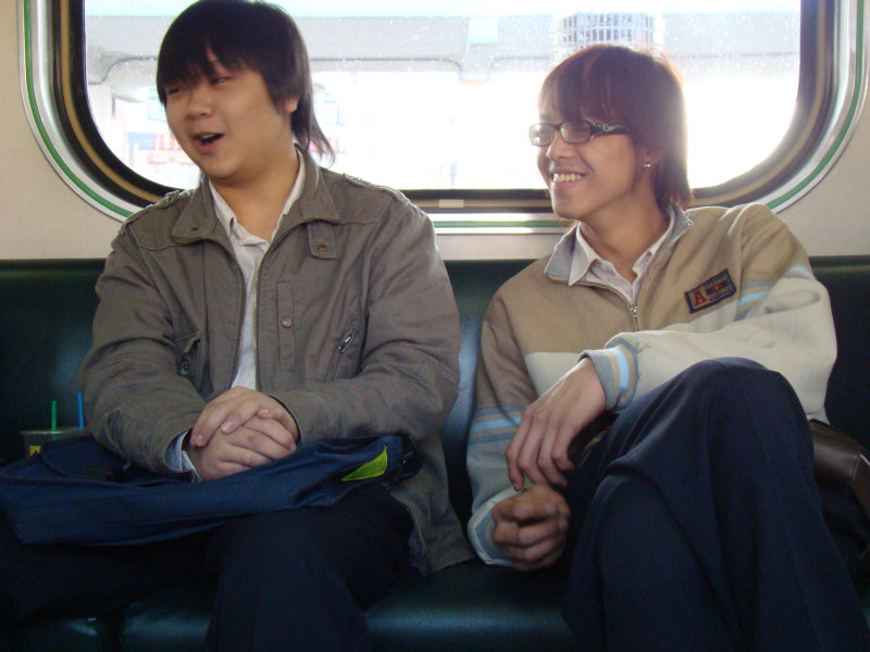 台灣鐵路旅遊攝影電車-區間車交談的旅客2008攝影照片34