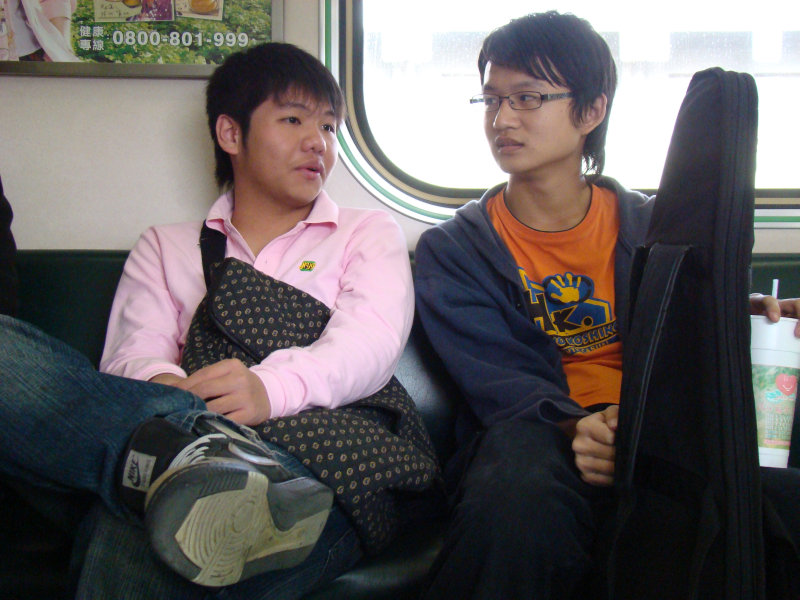 台灣鐵路旅遊攝影電車-區間車交談的旅客2008攝影照片37