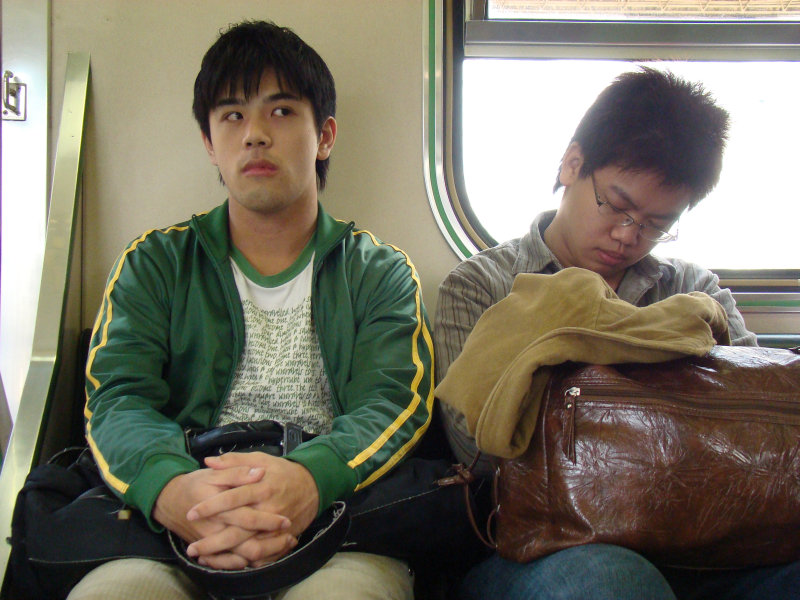 台灣鐵路旅遊攝影電車-區間車交談的旅客2008攝影照片49