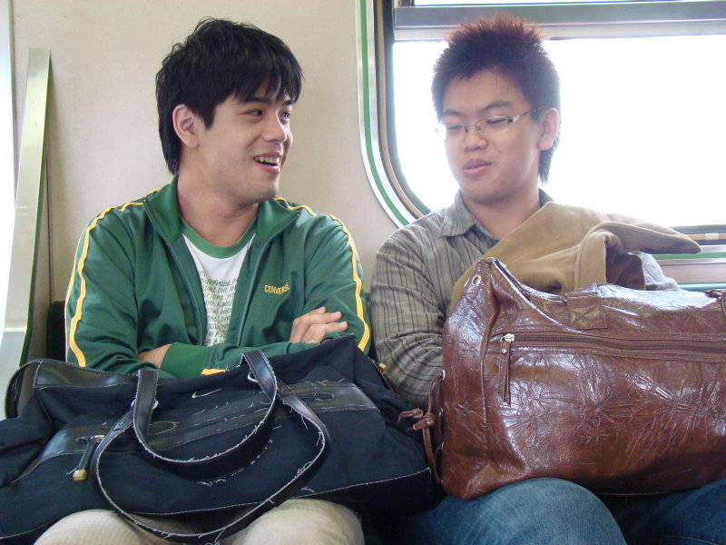 台灣鐵路旅遊攝影電車-區間車交談的旅客2008攝影照片54