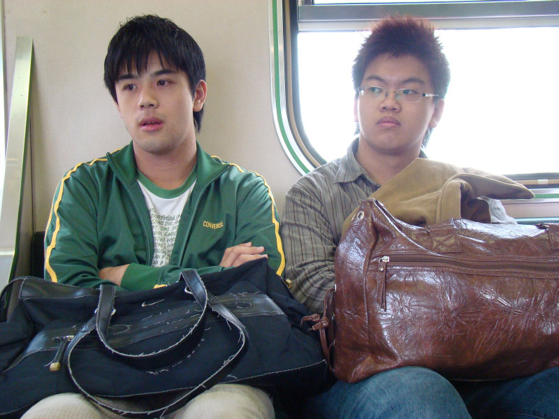 台灣鐵路旅遊攝影電車-區間車交談的旅客2008攝影照片57