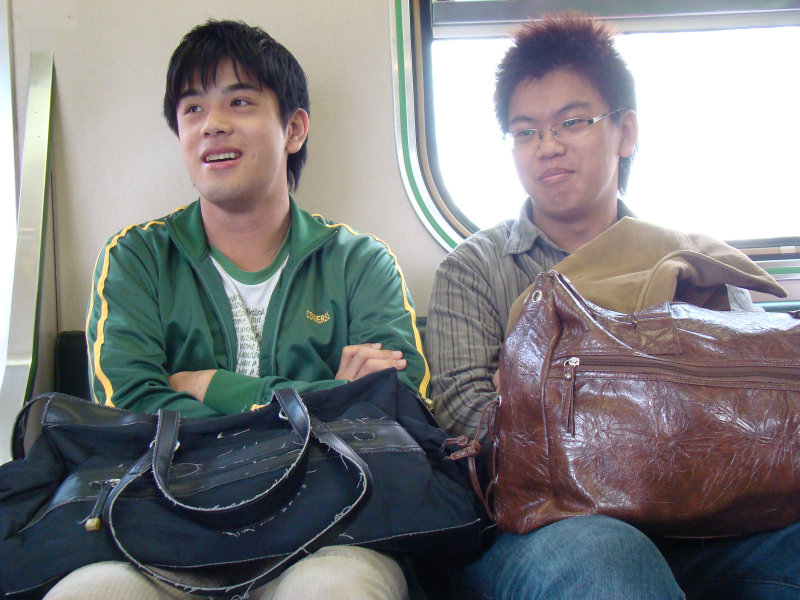 台灣鐵路旅遊攝影電車-區間車交談的旅客2008攝影照片64