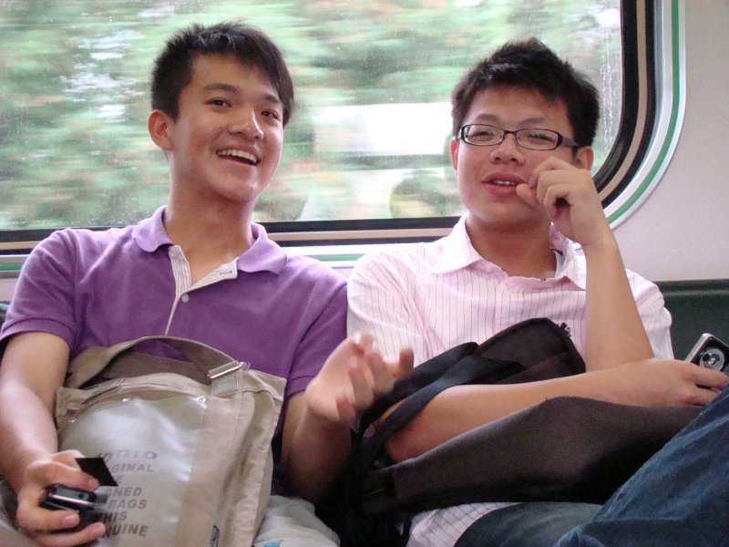 台灣鐵路旅遊攝影電車-區間車交談的旅客2008攝影照片165