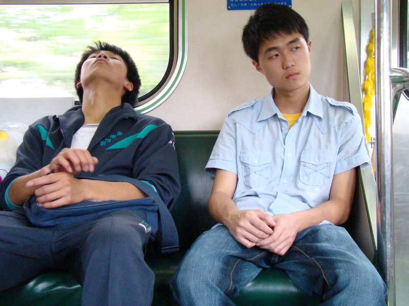 台灣鐵路旅遊攝影電車-區間車交談的旅客2008攝影照片173
