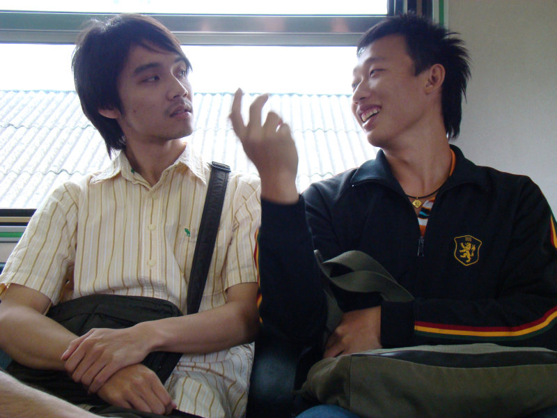 台灣鐵路旅遊攝影電車-區間車交談的旅客2008攝影照片276